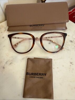 Burberry Tortoiseshell and Gold Cat-Eye Glasses with Taupe Case